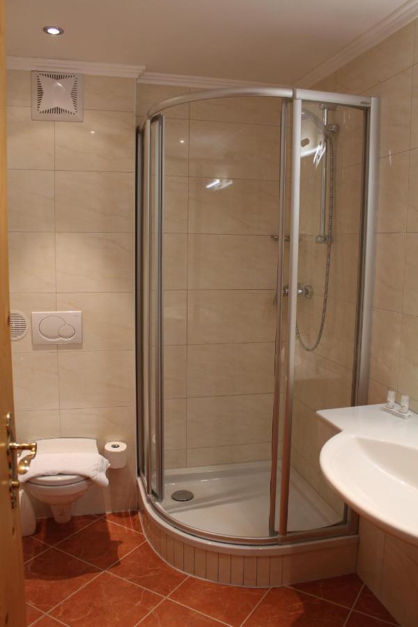 Hotel Grafenwirt วาไกรน์ ภายนอก รูปภาพ